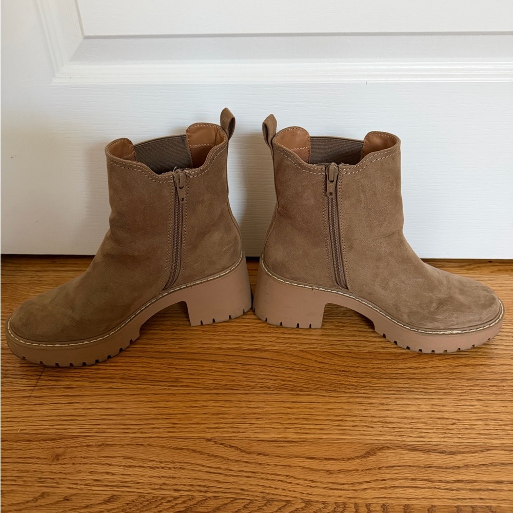 Universal Thread Taupe Suede Lug Heel Chelsea Bootie- back to school! Size 6
